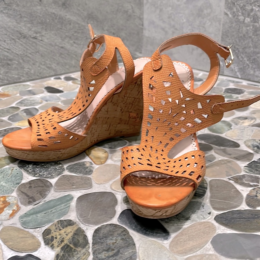 Super cute wedge sandal